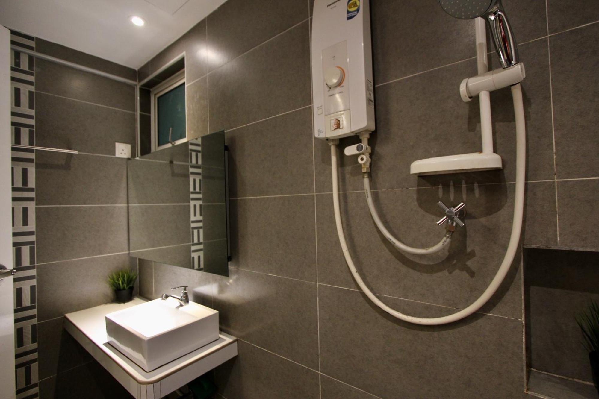 Lovage Stay Melaka Екстериор снимка