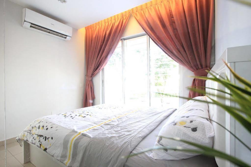 Lovage Stay Melaka Екстериор снимка